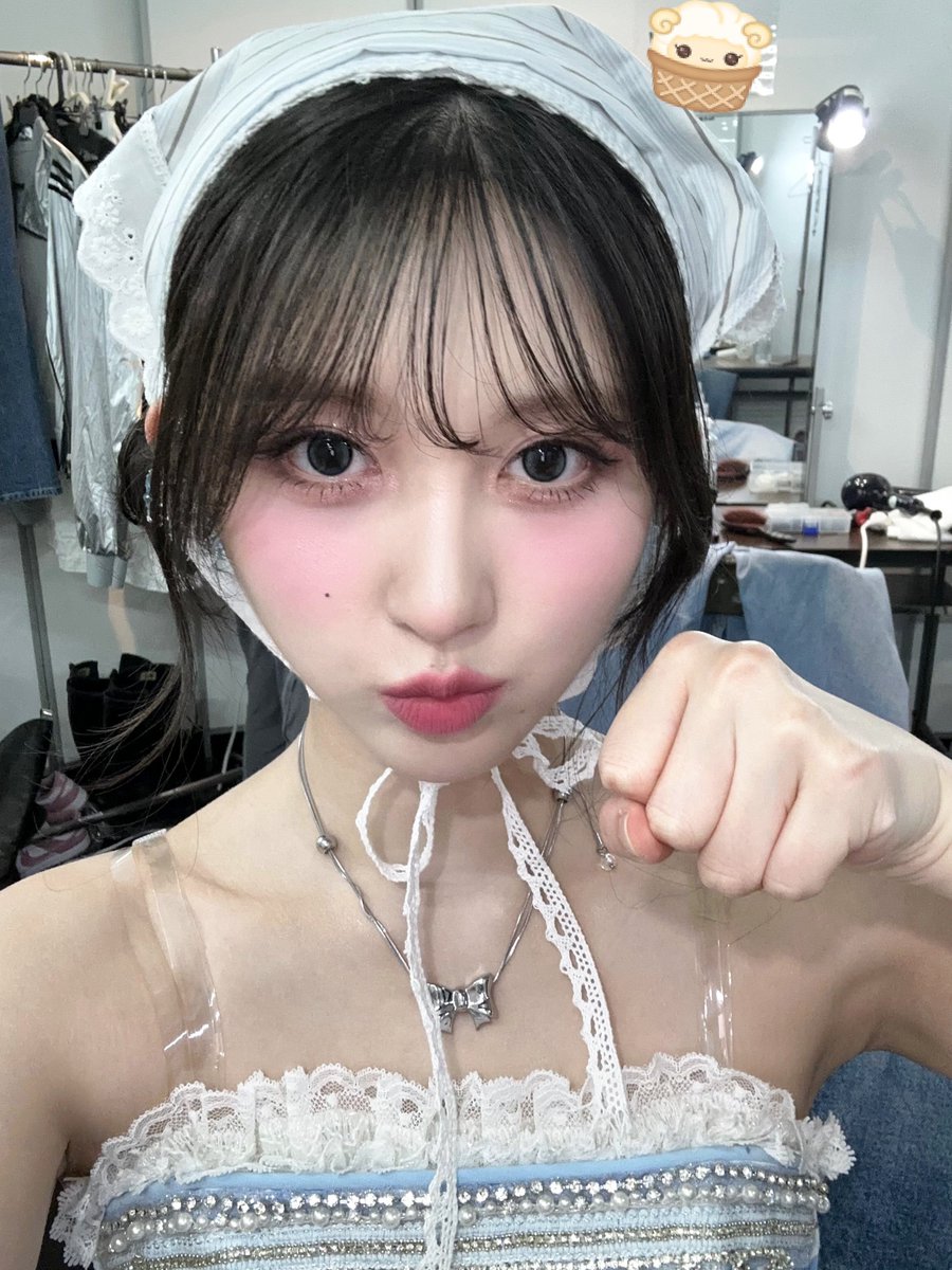 fallbbl's tweet image. [250428] 🍁💭 [9:55pm-10:20am KST]

: annyang
: y/n do you miss me?
: strawberry shortcake has appeared🍰
: even when you feel like crying
: magic that makes you smile🍭
: y/n, make sure to end today with a sweet day tooㅎㅎ