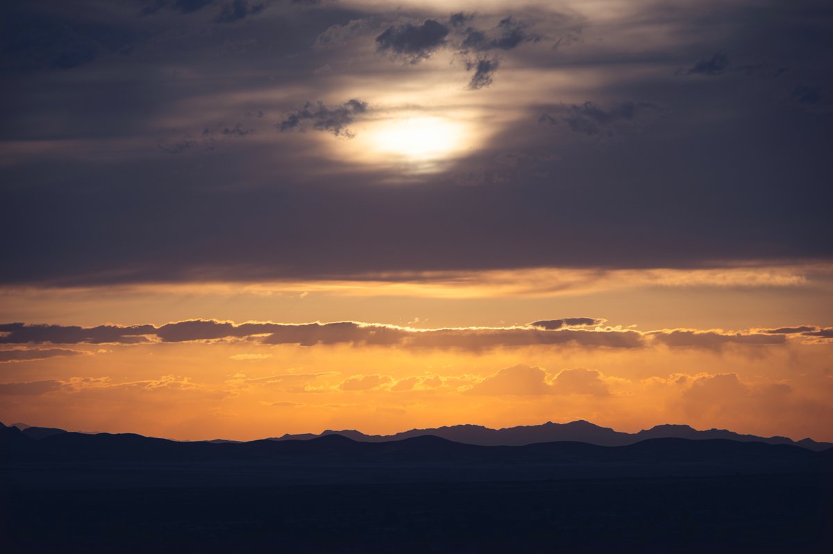 PrestonPhotog's tweet image. Desert sunset from the weekend.
馃摲Nikon Z6 | Nikkor 24-200mm