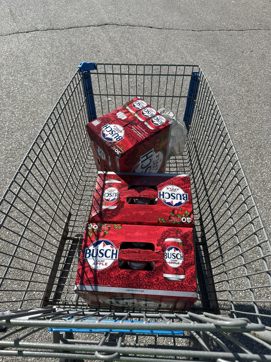 P_hood09's tweet photo. @BuschBeer Derby Week is off to a great start https://t.co/qLXEO4XMlh