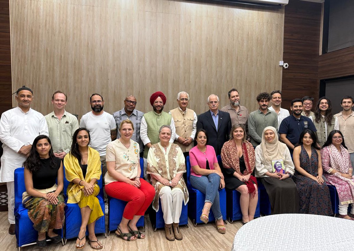 Following the success of the Bharat Summit in Hyderabad, a delegation of <a href="/ProgIntl/">Progressive International</a> met CPP Chairperson Smt. Sonia Gandhi ji and LoP Shri <a href="/RahulGandhi/">Rahul Gandhi</a> in Delhi today.

Later they were hosted by Shri <a href="/salman7khurshid/">Salman Khurshid</a> and Shri <a href="/gurdeepsappal/">Gurdeep Singh Sappal</a>.