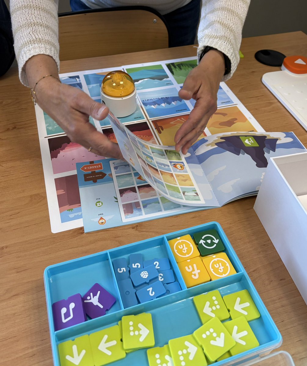 David CHD (@davidchd2) on Twitter photo Formation REP+ La Seyne-sur-Mer
Robotique : activités débranchées et kit robotique. Aborder les graphes en C2. <a href="/AcademieNice/">Académie de Nice</a> <a href="/MacarioPujante/">Christel Pujante Macario</a> <a href="/MHeleneCrayssac/">Marie Helene Crayssac</a> <a href="/LaetitiaUtzeri/">Laetitia UTZERI</a> <a href="/IENToulon2/">IEN TOULON 2</a> <a href="/Terra_Numerica/">Terra Numerica</a> Formation REP+ La Seyne-sur-Mer
Robotique : activités débranchées et kit robotique. Aborder les graphes en C2. <a href="/AcademieNice/">Académie de Nice</a> <a href="/MacarioPujante/">Christel Pujante Macario</a> <a href="/MHeleneCrayssac/">Marie Helene Crayssac</a> <a href="/LaetitiaUtzeri/">Laetitia UTZERI</a> <a href="/IENToulon2/">IEN TOULON 2</a> <a href="/Terra_Numerica/">Terra Numerica</a>