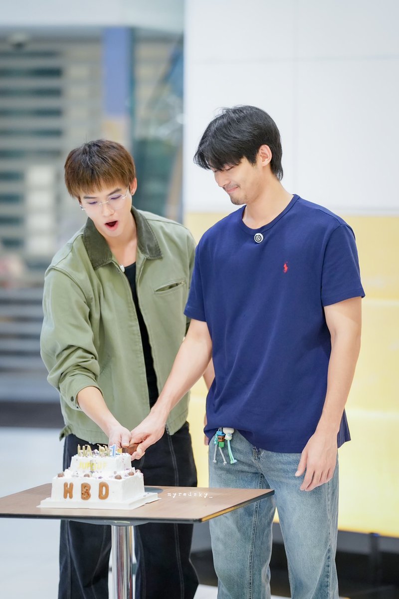 myredsky_'s tweet photo. 1 ปีแล้ว ขอบคุณที่ไม่เอาขี้เถ้ายัดปากกันนะคะ ขอให้จูฟลุ๊คจ์อยู่เป็นร่มโพธิ์ร่มไทรให้จุ๊ฟจุ๊ฟอีกนานๆเลยน้าาาา เยิฟ เยิฟ 😘🫶🏻
 
#kajbhunditt #FlukePongsapat 

JUNIORFLUKE AND JUFJUF 
#JUFJUF1stYear 
#JuniorFluke #JUFJUF https://t.co/7XzrIrynju