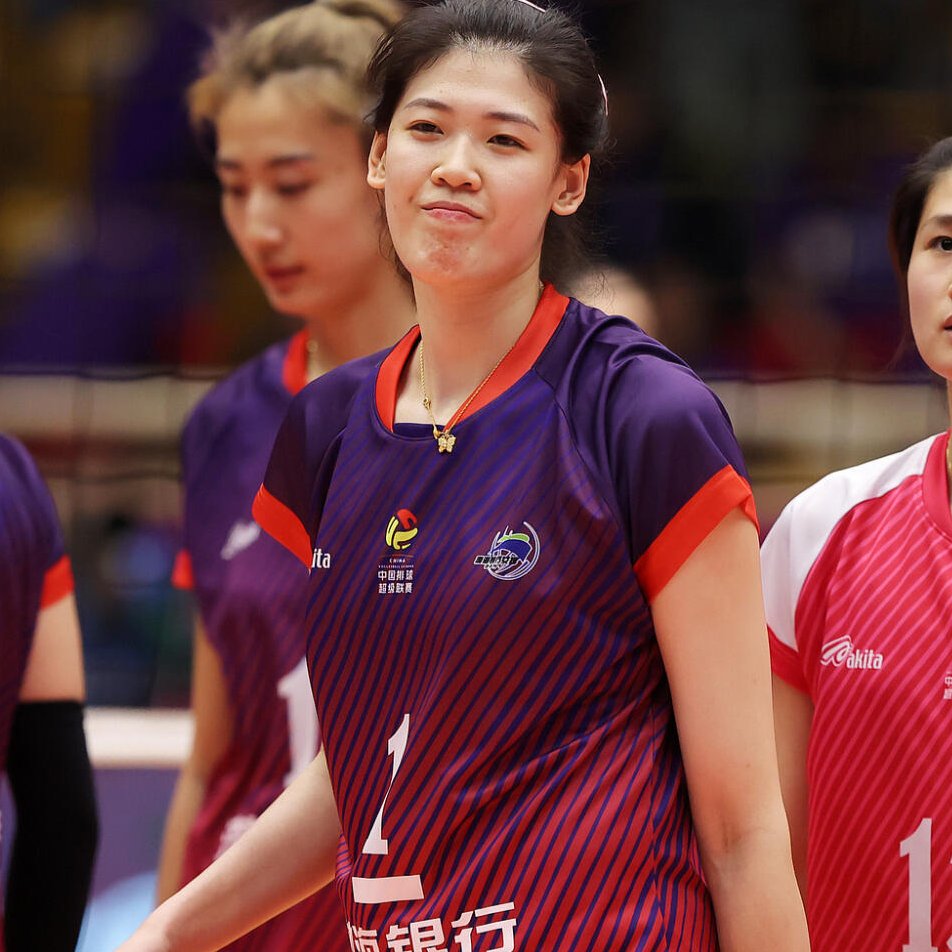 Li Ying Ying'in tam iyileşmesi için daha 4-5 ayı var deniyor. Transferinde ise Galatasaray bir adım önde. Galatasaray Çinli işadamları, Çin büyükelçiliğini de devreye sokup Çin Spor bakanlığı'nın olurunu almış durumda. Ama burda sorun Milano. Li'yi Milano da istiyor. Karar Li'de.