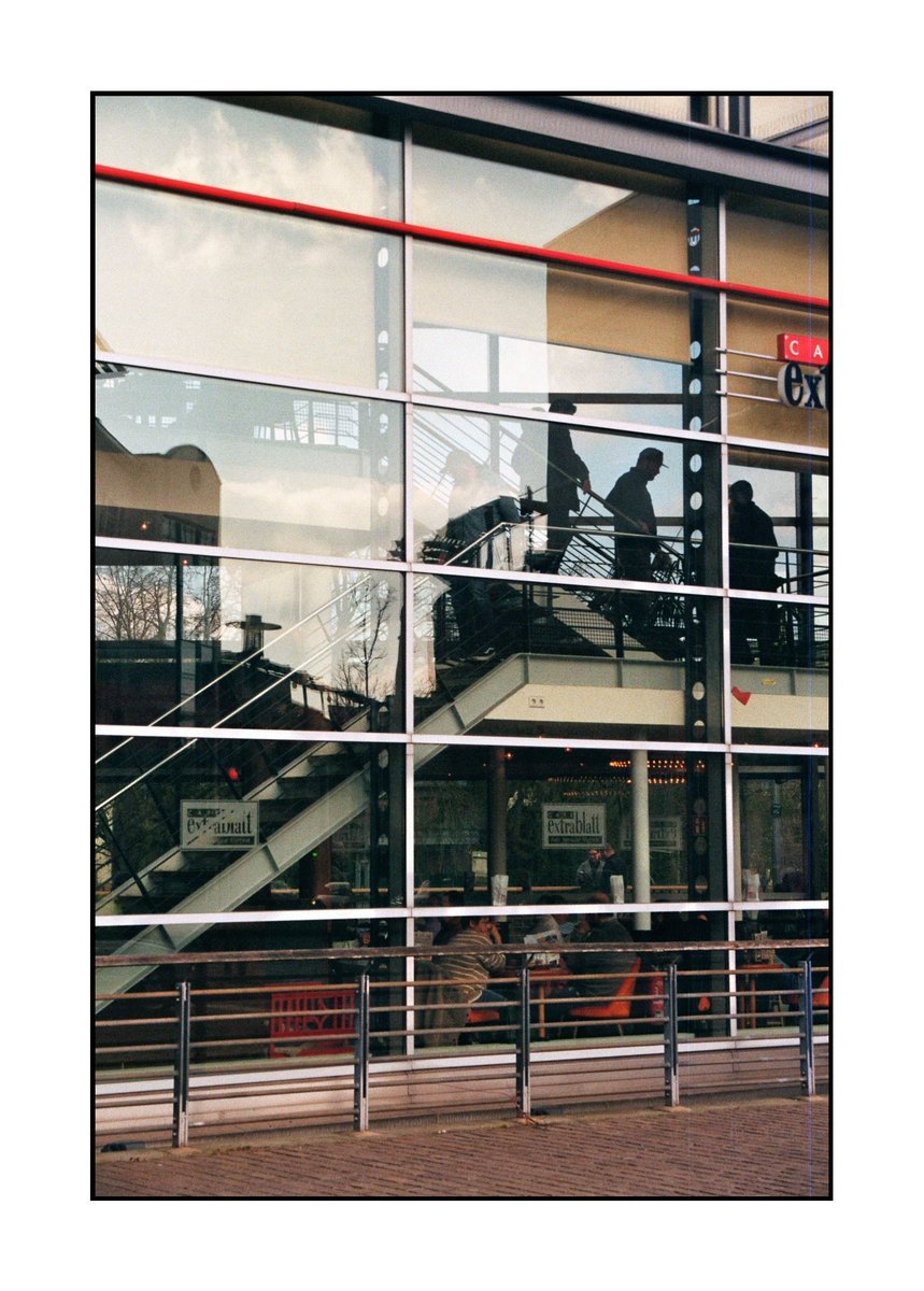 tintenfinger's tweet photo. More reflections 
Canon Eos 500
Sigma AF 28-80mm 
Kodak Gold 200 https://t.co/ejOYE3Y1oH