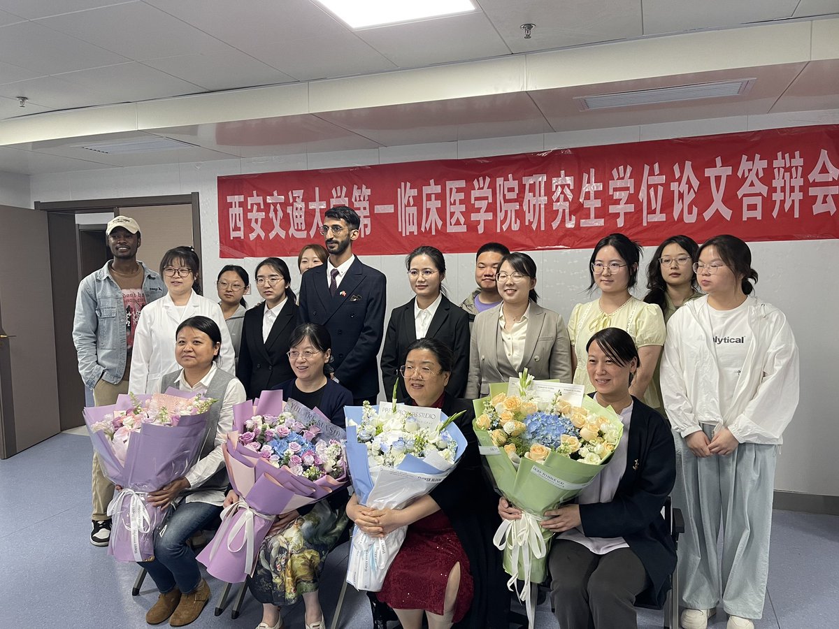 بفضل من الله وكرمه ..
حصلت على درجة الماجستير في الأمراض الباطنية متخصصا" بأمراض الكلى"
والشكر لجمهورية الصين الشعبية وجامعة شيان للطب على المنحة الدراسية والدعم طوال فترة الدراسة الماضيه
كما أقدم التهنئة لوالدي مجيد العونان على عطاءه الدائم وأهدي له ولأمي رحمها الله هذا المنجز.