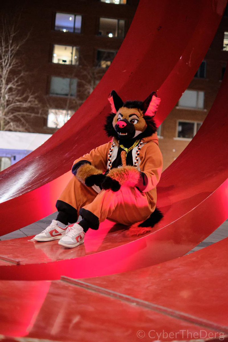 Leggy misses NFC... take him back!!

#ManeyMonday
📸 CyberTheDog
🪡 KloofSuits
Kigu: Manex57