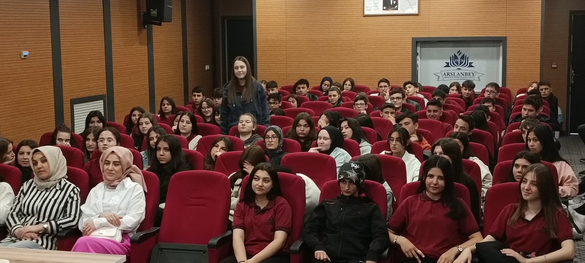 "Kariyer günleri kapsamında" Denetimli Serbestlik Müdürü Hakan CEYLAN söyleşi programında öğrencilerimizle bir araya geldi.