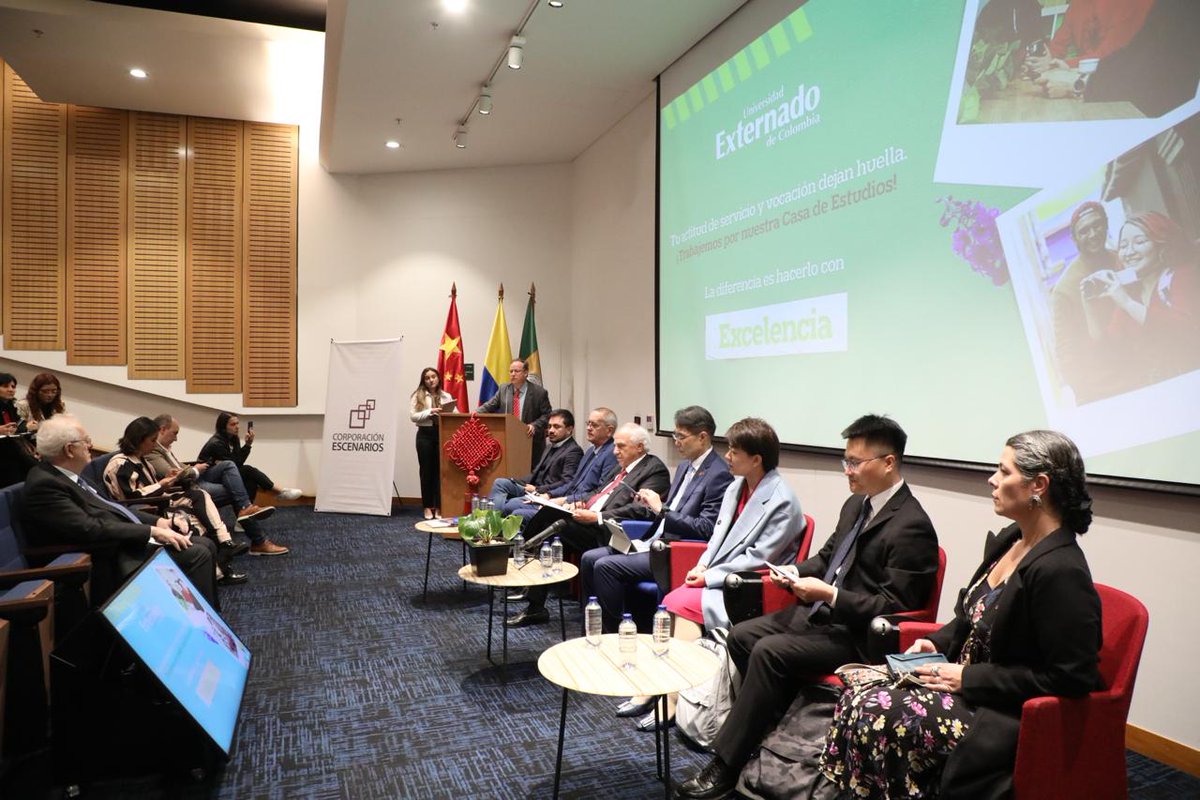 Figriexternado (@figriexternado) on Twitter photo 🇨🇳🇨🇴China y Colombia dialogan sobre estrategias para reducción de la pobreza, los(as) invito a ver el cubrimiento de este gran evento.
.
🔴youtube.com/watch?v=nAoi3u…
.
<a href="/CEscenarios/">Corporación Escenarios</a> <a href="/lunalinam/">Lina Luna 露娜</a> <a href="/FIGRIEscuelaRI/">Escuela de Relaciones Internacionales</a> <a href="/OrdonezGonzalo/">Gonzalo Ordonez-Matamoros</a> <a href="/UExternado/">U.Externado</a> 🇨🇳🇨🇴China y Colombia dialogan sobre estrategias para reducción de la pobreza, los(as) invito a ver el cubrimiento de este gran evento.
.
🔴youtube.com/watch?v=nAoi3u…
.
<a href="/CEscenarios/">Corporación Escenarios</a> <a href="/lunalinam/">Lina Luna 露娜</a> <a href="/FIGRIEscuelaRI/">Escuela de Relaciones Internacionales</a> <a href="/OrdonezGonzalo/">Gonzalo Ordonez-Matamoros</a> <a href="/UExternado/">U.Externado</a>