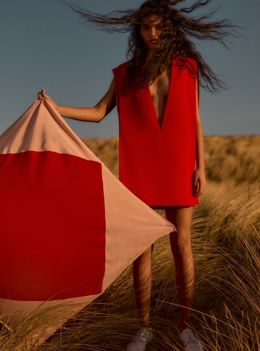 kendam_com's tweet photo. Sing The Body Electric: editorial with Anita Pozzo shot by Agata Pospieszynska https://t.co/DU3yRd3gYw

#Fashion #Photography #Editorials #Models #BazaarUK #May2025 #Kendam https://t.co/PdEF6xf8ET