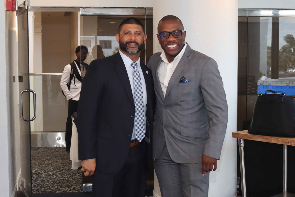 Last Thursday, we had the honor of celebrating Broward County’s finest at the Brian Piccolo Scholar-Athlete Banquet! These talented seniors were recognized for their excellence on the field and in the classroom, a testament to their hard work and dedication.