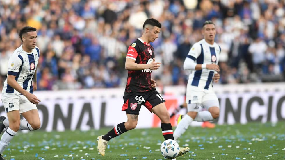 #Talleres| ¿Sabado o Domingo?

El encuentro entre #Talleres e #Instituto estaría previsto para el dia DOMINGO, pero el Matador pidió jugarlo el SABADO.

El miércoles habría  reunión entre el Cosedepro y la Liga para armar el operativo, posiblemente ese dia habría confirmación.