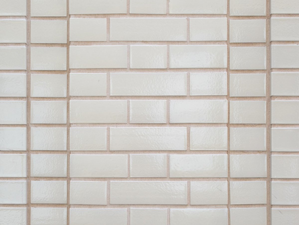 Our glazed #brick range includes a wide selection of colours, finishes and textures, along with a variety of special shapes designed to create eye-catching facades. Learn more about glazed bricks and the available special shapes on – bit.ly/3xk5dw1