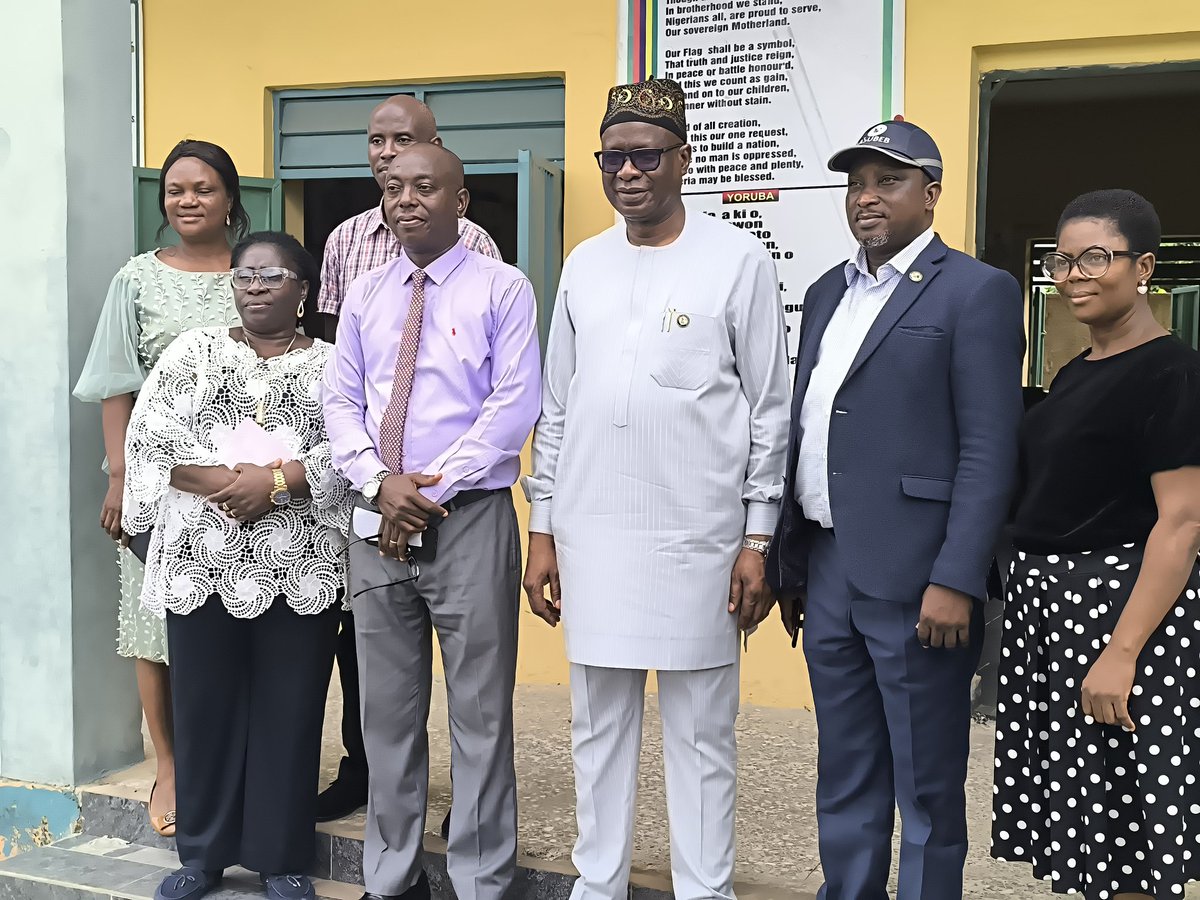 In a proactive move to ensure a smooth and effective start to the new academic term, the Chairman of the Lagos State Universal Basic Education Board (LASUBEB), Dr .Hakeem Babatunde Shittu, paid an unscheduled visit to some state primary schools across the state today.