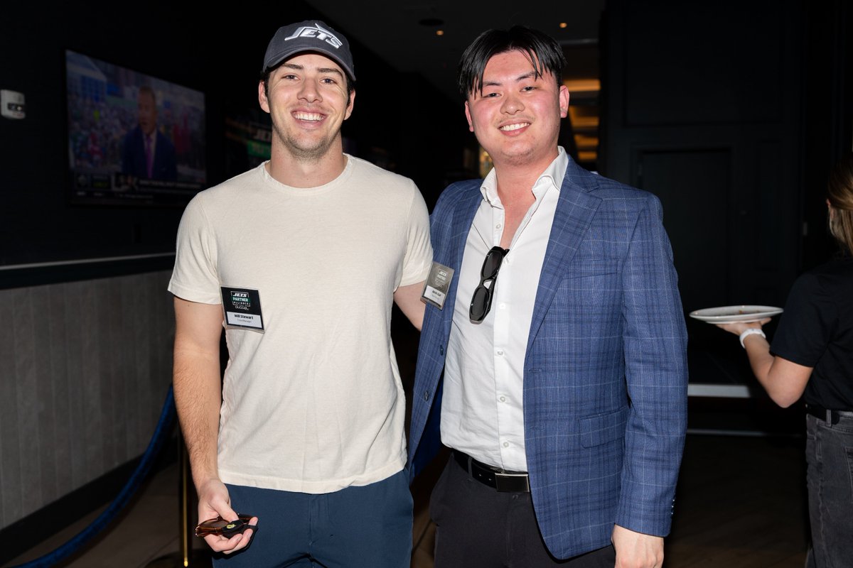 TicketManager's tweet image. 🟢 Draft picks weren’t the only stars at the Jets Draft Party! 🏈

Maddie Hoburg and Will Stewart were repping TicketManager—and looking sharp while doing it.

Big thanks to our partners, the @nyjets, for having Maddie &amp;amp; Will at the #JetsDraftParty! 🏈

#BeThere #TicketManager