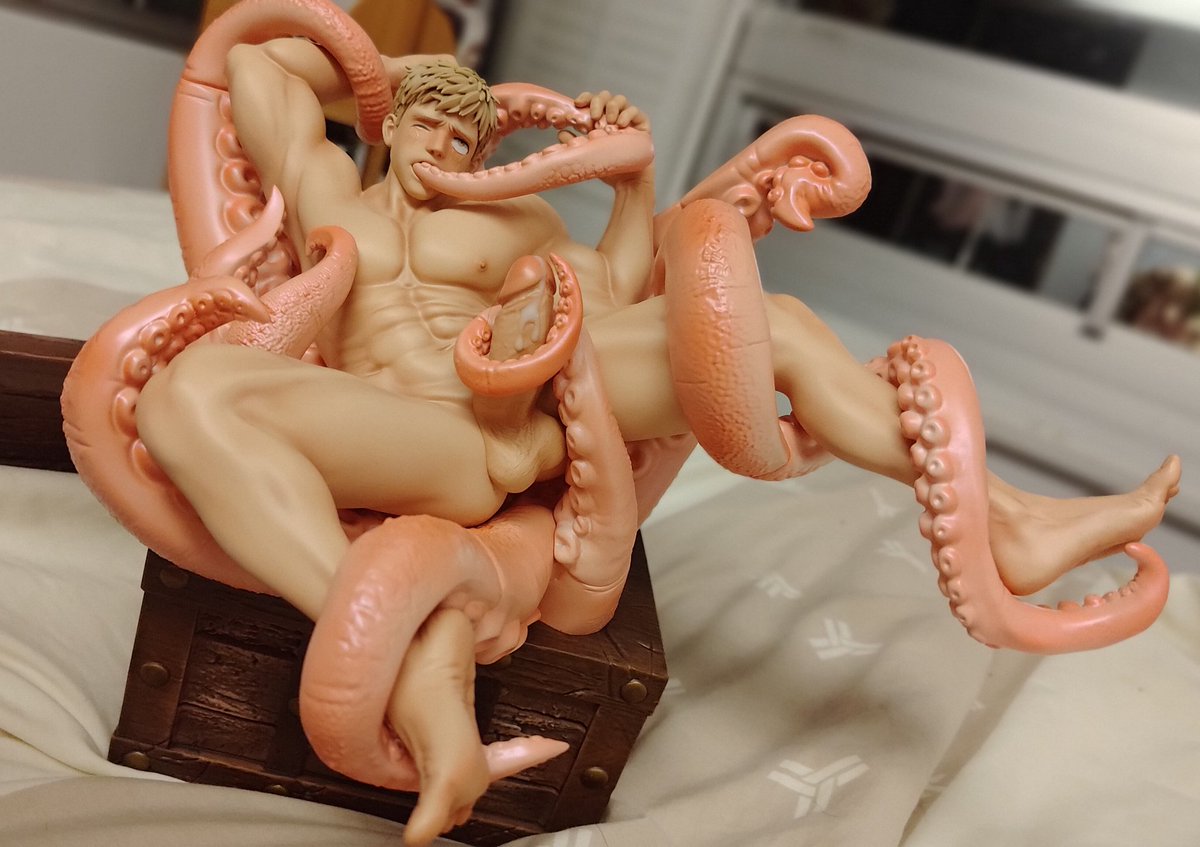 新到貨萊歐斯瑟瑟公仔🥵🥵
細節做得好精緻...
章魚腳和人體的纏繞互動好美
而且（兩者都）看起來好好吃
#gentleman18 #laios