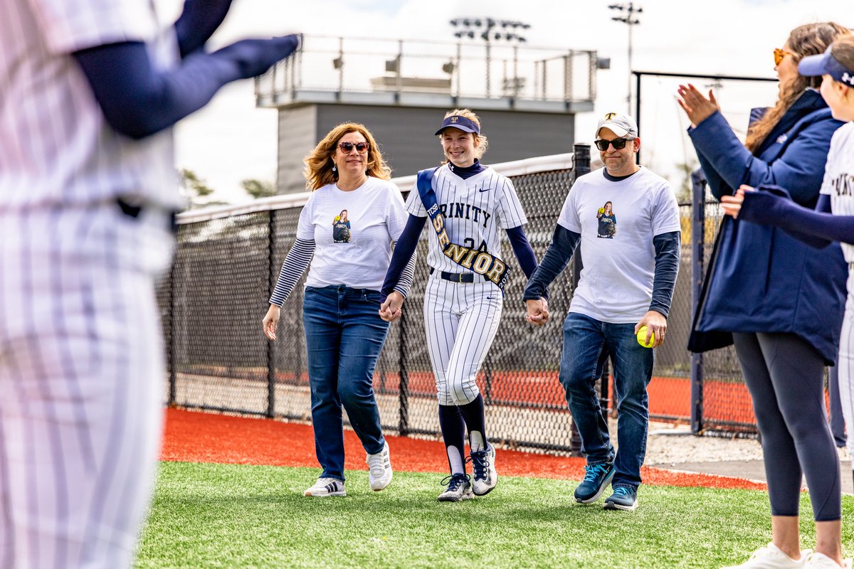 Scenes from Senior Day✨

Thank you to everyone who joined us to celebrate our 3️⃣ Seniors and to those who have supported each of them throughout their careers!

Congratulations to Hannah, Erin, and Taylor💙