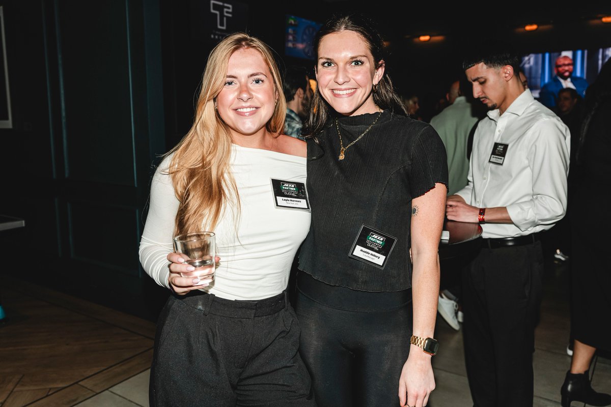 TicketManager's tweet image. 🟢 Draft picks weren’t the only stars at the Jets Draft Party! 🏈

Maddie Hoburg and Will Stewart were repping TicketManager—and looking sharp while doing it.

Big thanks to our partners, the @nyjets, for having Maddie &amp;amp; Will at the #JetsDraftParty! 🏈

#BeThere #TicketManager
