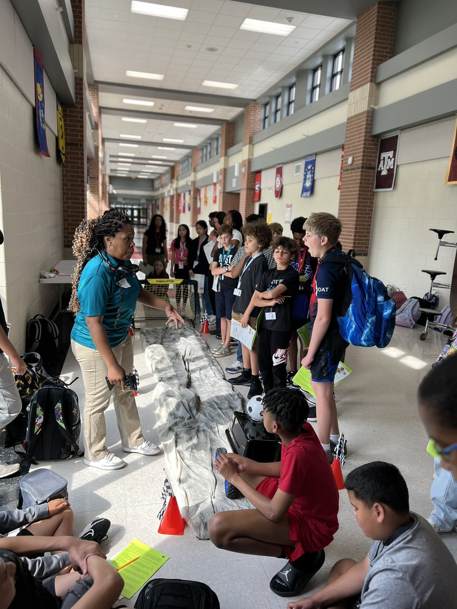 Another ELITE Monday here at the creek, these students are working in several different STEM activities thanks to our volunteers from NASA. Saw some very exciting things from our WMS kiddos. 

#BeEliteWMS #RTBWMS #ShineOn #ChooseBetter