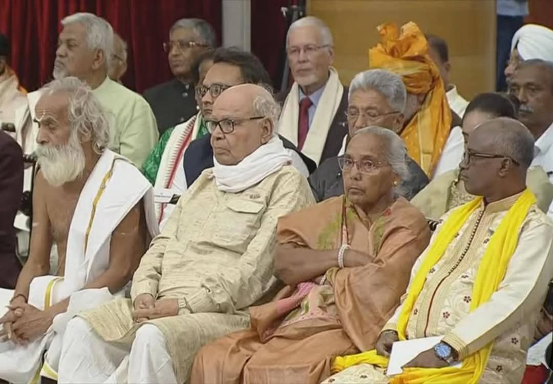 Speaker_UPLA's tweet photo. आज महामहिम राष्ट्रपति श्रीमती द्रौपदी मुर्मू के कर कमलों से मुझे पद्मश्री पुरस्कार से सम्मानित किया गया। इस अवसर पर मा. उपराष्ट्रपति जगदीप धनखड़ जी उपस्थित थे
मा. प्रधानमंत्री नरेन्द्र मोदी जी, मा. गृहमंत्री अमित शाह जी, सहित अन्य वरिष्ठजनों की उपस्थिति ने मेरा उत्साहवर्धन किया। https://t.co/bFSC8SxIaB