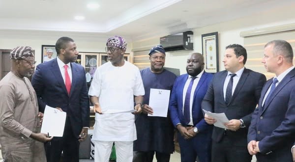 Lagos signs mou with consortia to develop water infrastructure projects in the state.

environmentafricamag.com/2025/04/28/las…

<a href="/jidesanwoolu/">Babajide Sanwo-Olu</a> <a href="/TokunboWahab/">Tokunbo Wahab</a> <a href="/Lagoswater/">Lagos State Water Corporation</a> <a href="/ENKA/">ENKA</a>