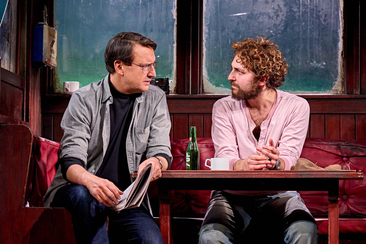 There's tension on deck... ⛴️

Don’t miss The Shark Is Broken - the untold story behind JAWS, where the real drama was off-screen.

Catch us on tour while you still can - only a few weeks left! 🎟️

#TheSharkIsBroken #JAWS #UKTour #Theatre
📸 Manuel Harlan