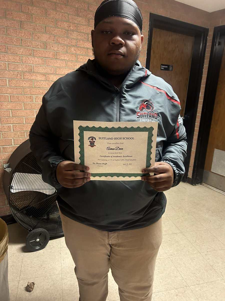 3.7 GPA, we take academics seriously ‼️