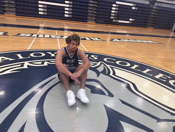 Craig Riddle II is set to return to college hoops next fall. The Virginia native is off to Mount Aloysius College and looks forward to being a Mountie.

Learn about his journey back to the hardwood👇🏀

📸: Recruit GFX

linktr.ee/WesternPASport…