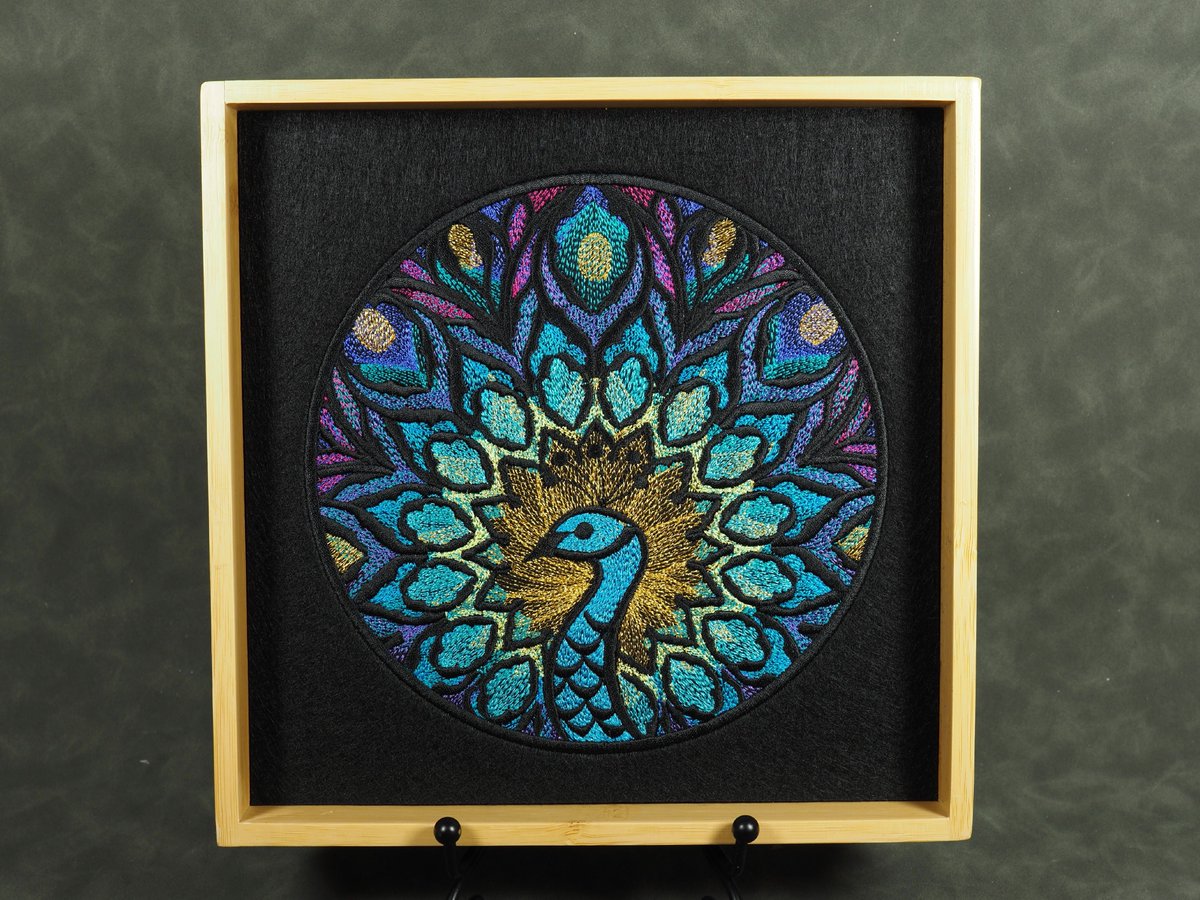 Is fancy your middle name? This Dicetray might be the right fit for you! It won't get more fancy than a stained glass peacock, don't you think? The design is by Urbanthreads.
(Ad)
#dnd #handmadedice #dnd5e #epoxy #resin #rpg #ttrpg #diceset #würfel #d20 #dice #pnp #pnpde #pf2e