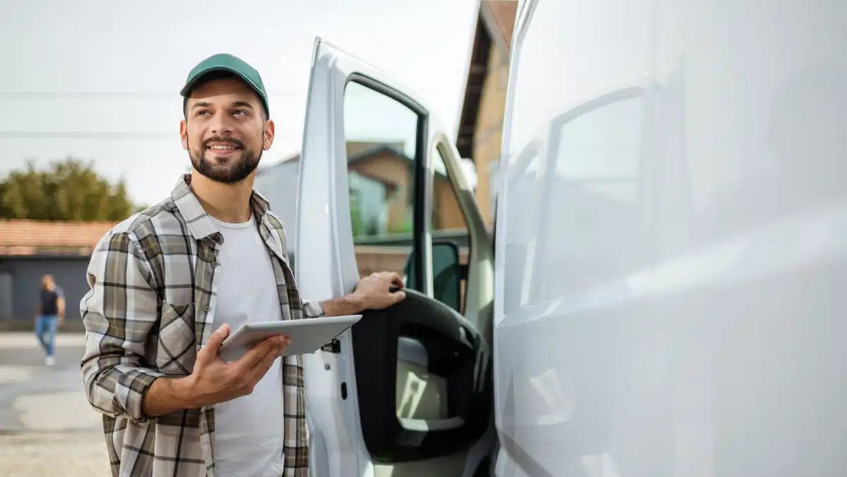 firstadvantage's tweet image. Introducing our new blog series designed for organizations managing a #DriverWorkforce. 🚚

In the first installment, Andrew Williams explains how you can automate driver compliance processes with a trusted #BackgroundCheck provider. 

Read the blog here: fadv.com/blog/optimizin….