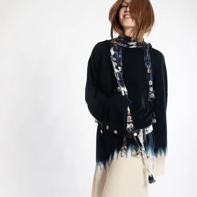 pmaCraftShow's tweet photo. "My clothes are soft sculptures for the body, worn and styled in multiple ways. Hand-embroidered on each garment is one of my Words of Hope." -Mary Jaeger

https://t.co/oSDeMdvO3v

#FiberWearable #FiberWearableArt #ContemporaryArt #PMACraftShow" https://t.co/myZhLGtg9x