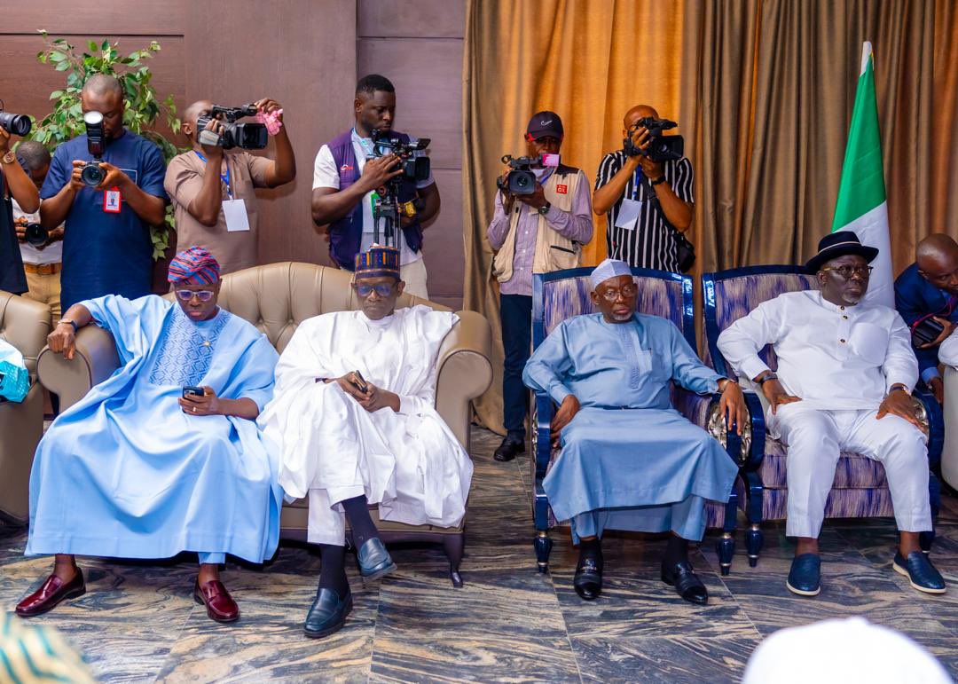 Today, I joined HE President Bola Tinubu who was represented by Vice President Kashim Shettima along with other governors to warmly welcome Governor Sheriff Oborevwori into the progressive family of the All Progressives Congress (APC). 

Today was an opportunity to reinforce our