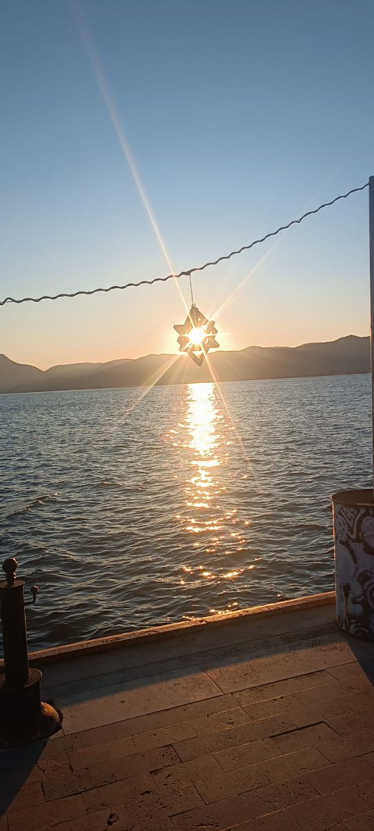 İyi akşamlar iyi yürekli canlar 💐🙋
Asildir onurlu insanlar.
Onursuzdur çıkarcı insanlar.
c.mordağlı
🍥🌀
#nükte
...ceğiz