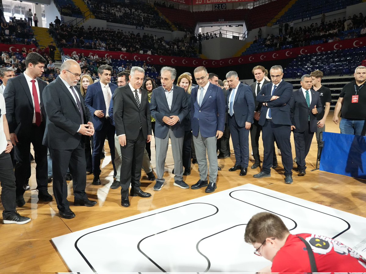 izmir_ilmem's tweet photo. "TEKNOİZ" Yapay Zeka ve Robot Yarışmasına, Valimiz Dr. Süleyman Elban'ın Mini Sumo Robot Yarışması düğmesine basmasıyla başlatıldı. Yarışma stantları Sn. Valimiz ve İl Millî Eğitim Müdürümüz Dr.Ömer Yahşi tarafından ziyaret edildi.
@tcmeb @yusuf_tekin
@drsuleymanelban @yahsiomer https://t.co/qm1Sviaxpy