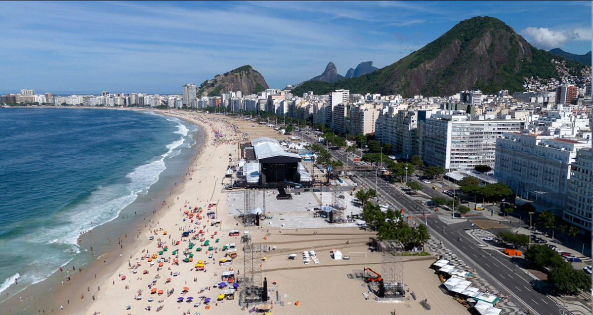 ladygaganownet's tweet image. Lady Gaga is expected to arrive in Rio later today. More than 3000 officers have been deployed to provide security.