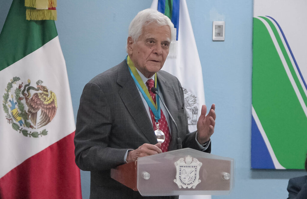 El Centro de Estudios China-Veracruz lamenta profundamente el fallecimiento del Emb. Eugenio Anguiano Roch, destacado diplomático y académico, pilar en la construcción de la relación México-China. Expresamos nuestras condolencias a sus familiares y colegas. Descanse en paz.