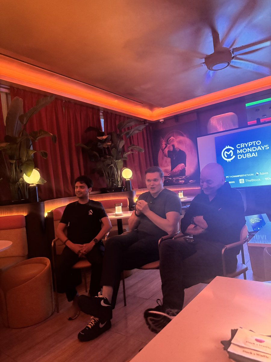 yaircleper's tweet image. Crypto is about communities, friends, and innovators.

Was great bumping into @ekang426 and hearing exciting updates about the intersection of AI and crypto from @ilblackdragon.

Sneak peek — our (User-Owned) AI assistant that helps coordinate between us humans isn’t far off.…