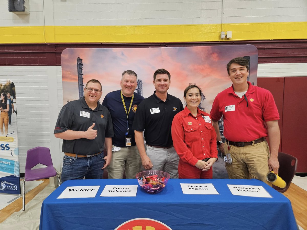 ShellDeerPark's tweet image. The Game of Life event is always such a fantastic time. Thank you to the Deer Park Chamber of Commerce and the Junior Ambassadors for continually hosting such an entertaining event for Deer Park High School students.