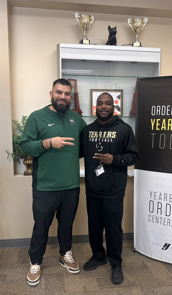 Dustin Kincaid (@coachklbs) on Twitter photo Great meeting <a href="/QBCoach_DA/">Coach Deric Allen</a> over at <a href="/MH_Terriers/">Moore Haven Football</a>!! They have some good things in the works and kids with great grades!
#ChaseGreatness #GoHatters #SUitUp Great meeting <a href="/QBCoach_DA/">Coach Deric Allen</a> over at <a href="/MH_Terriers/">Moore Haven Football</a>!! They have some good things in the works and kids with great grades!
#ChaseGreatness #GoHatters #SUitUp