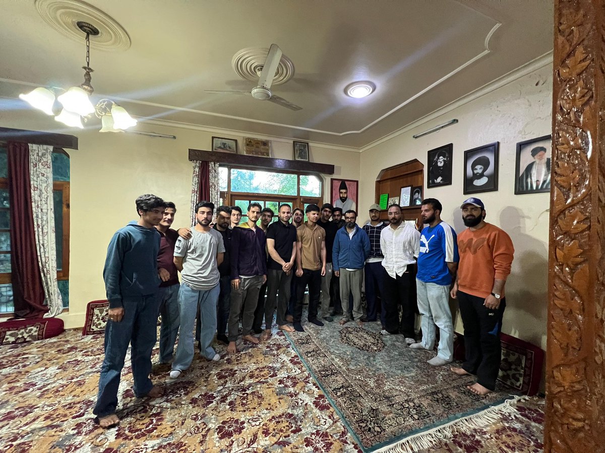 acc_tcs's tweet image. Today presented a memorandum to MP Jinab Aga Syed Ruhullah Mehdi on key civic issues of Main Town Budgam. Grateful for his positive response and commitment to addressing them!
#TheCommunityServants #Budgam #CommunityDevelopment #YouthForChange
@RuhullahMehdi