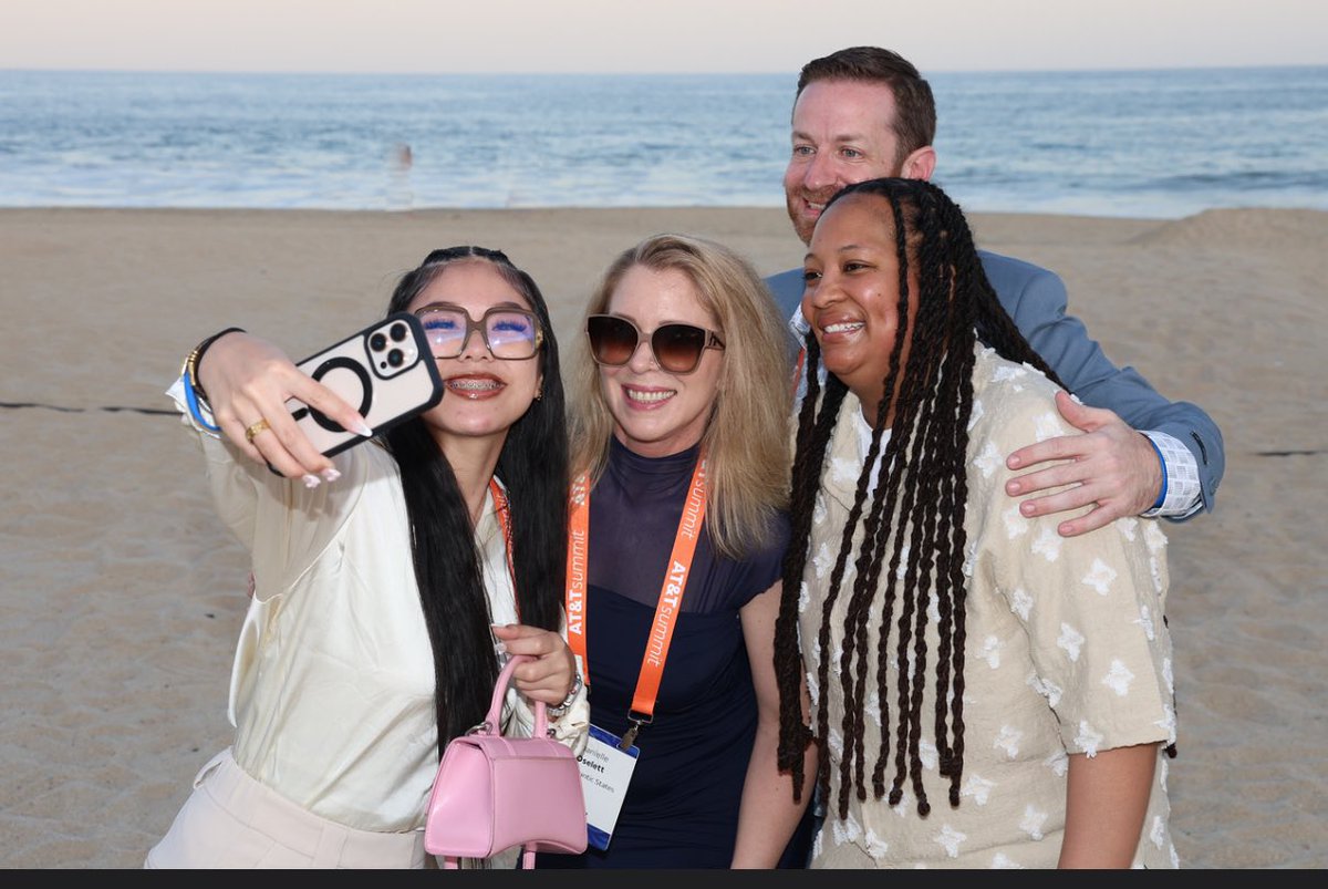 Danielle Oselett tweet media