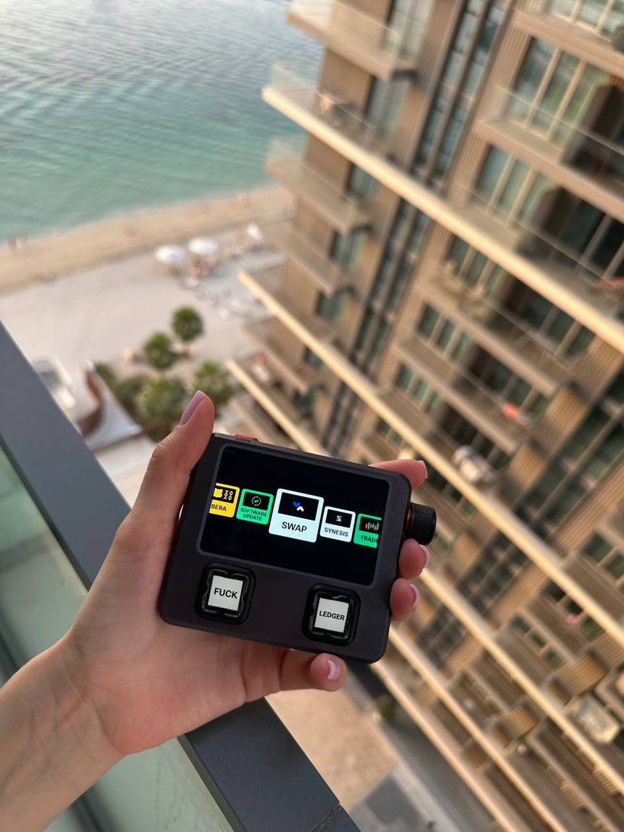 0xnatz's tweet image. Dubai I'm inside you 

if you’d like to check out the product irl or learn more about the project, my dms are open!!