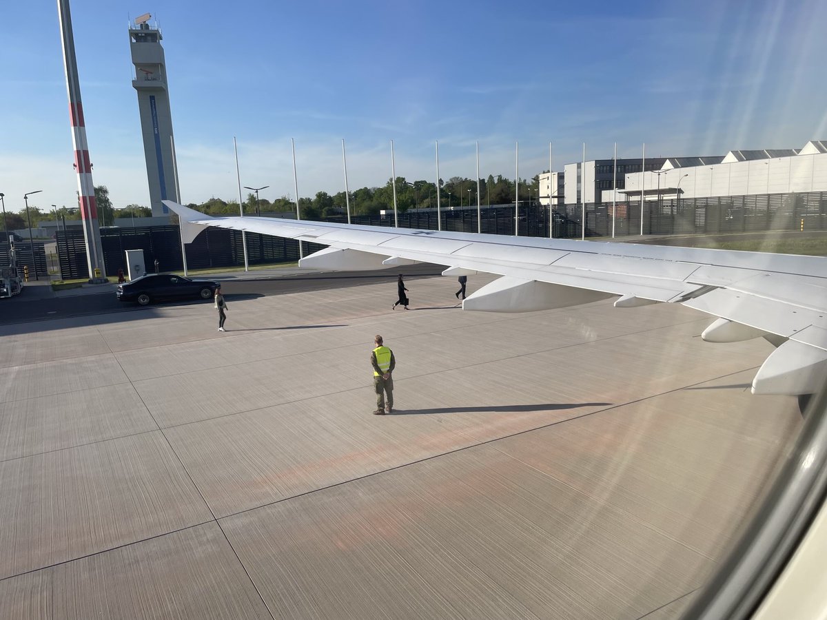 Noch eine letzte Dienstreise als Ministerin: Annalena #Baerbock macht sich auf den Weg nach Bornholm/Dänemark zum Treffen mit den Ostsee-Anrainerstaaten (Nordic Baltic 8) incl. Weimarer Dreieck. Themen, wie so oft: Hybride Bedrohungen, Russland. Mehr bei ⁦<a href="/RND_de/">RND</a>⁩