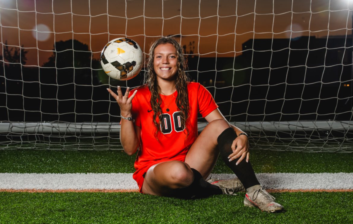 I’ve decided that I’m going put away the basketball shoes and take back out my soccer cleats. 

I’m looking for a new home on the soccer pitch. Let’s get back to it💪