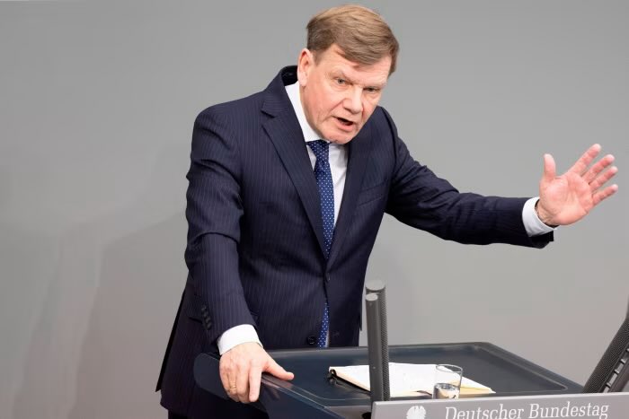 BREAKING:

Johann Wadephul has been announced as Germany’s new foreign minister.

He’s known as one of the main Ukraine-supporters in German politics:

- A vocal proponent of sending Taurus cruise missiles to Ukraine
- Calls Russia a persistent “enemy” and “danger” to Europe. 
-