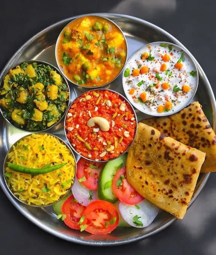 शुभ रात्रि मेरा ट्विटर परिवार गरम गरम  
खाने के साथ.. 🙋‍♀️🙋‍♀️🙏🙏😋😋😋