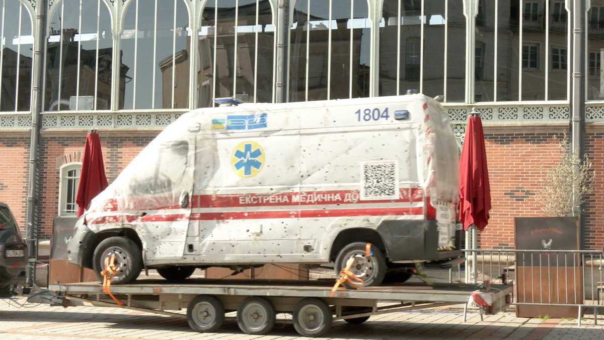 « Une ambulance en #Ukraine  a une durée de vie de 15 jours » ; Une des ambulances mitraillées lors des bombardements à Kharkiv en 2022 est présentée à Limoges jusqu’au 30 avril
#limoges @ukrainkalimoges
🫴 xfru.it/mNiRW9