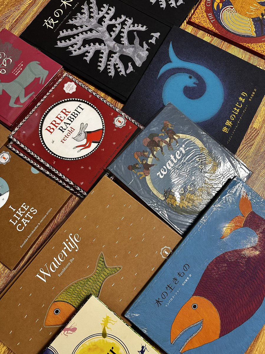 昨日はクラファンリターン兼のTarabooksお渡し会＆おはなし会。
「自分で現地🇮🇳で買い付けた作品を自分の店で手渡す」+「みんなで囲ってキャッキャッする」という夢がどちらも叶った、笑い多きしあわせな良き一夜でした🌛🌳
