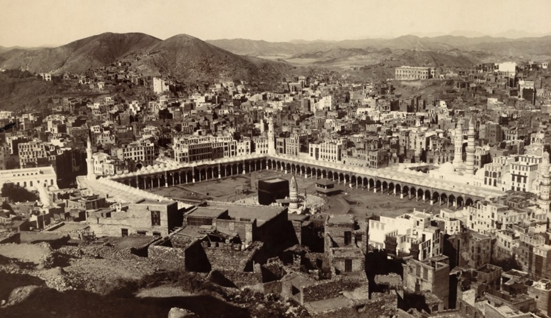 Mecca and surrounding hillsides (August 1917).

Photograph by Samuel M. Zwemer, National Geographic Magazine.