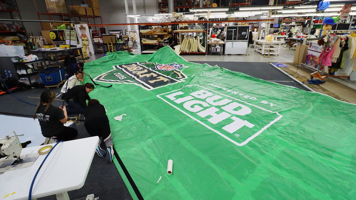 OlympusGroup's tweet photo. Behind the Scenes of the 2025 NFL Draft

Our team had the honor of producing the stage's roof banner for the 2025 NFL Draft held this weekend in Green Bay, Wisconsin — an event that's expected to be the 3rd most attended NFL Draft ever!

#NFLDraft2025 #GreenBay #Packers #NFLDraft https://t.co/GXmmhUQvbU