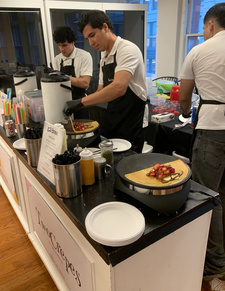 brexHQ's tweet image. #NYFintechWeek = ✔️

Last week at Brex Social Club, we gathered fintech founders, VCs, and operators shaping the future. Huge thanks to everyone who came through and special shoutout to our customer @myCaterPal for the incredible catering!